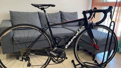Cervelo R2 Carbon Road bike Shimano 105