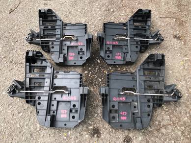 No 4-1-45 Porsche Cayenne 957 Headlamp Bracket