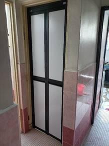 Pintu Tandas Bi Fold Tiada Rail Bawah