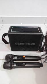 remax portable karaoke speaker