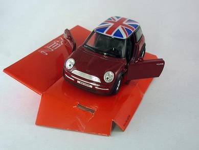 Mini Cooper red diecast model car (british top)