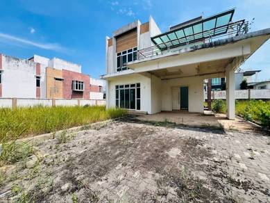 Bungalow House For Sale in Ayer Keroh,MLK