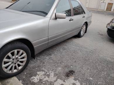 Mercedes Benz 300SE in Klang, SGR