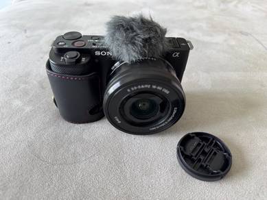 Sony ZV-E10 + 16-50mm Lens + Grip + Bag + 64GB