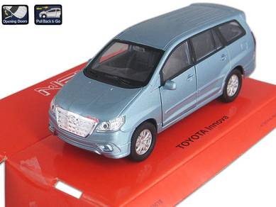 2005 Toyota Innova 1/38 diecast model - Blue