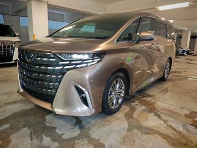 Toyota Alphard Z in Desa Petaling, KUL