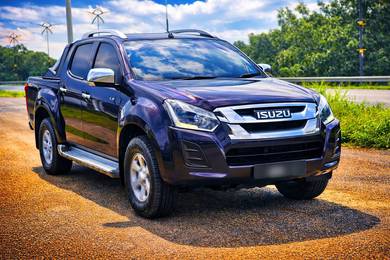 Isuzu D-Max STANDARD 4X4 in Johor Bahru, JHR