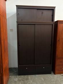 almari tinggi