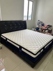 good condition of king bed and divan