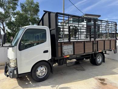 Hino 300 7.5T Cargo Lori | 2014 | 7.5 Tan | 17ft