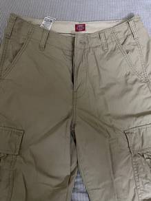 seluar cargo levis