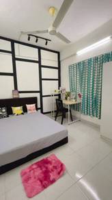 Room in Kota Kemuning, SGR