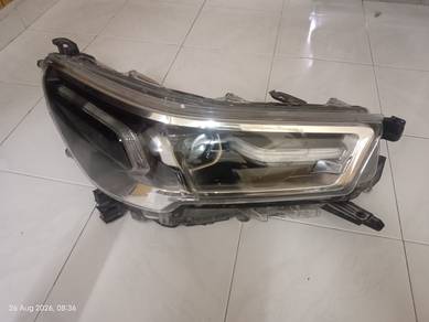 Headlamp (Right) Totoya Hilux d/c 2.4v AT 4x4 2022