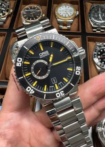 Oris Aquis Small Second Date 46mm
