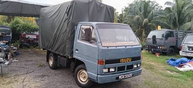 Isuzu nhr55 2.8 lori 1tan