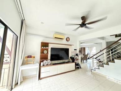 Townhouse Condo For Sale in Villa Laman Tasik