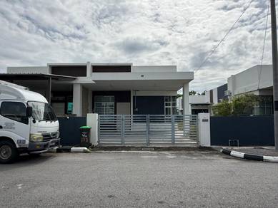 Semi-Detached House For Sale in Lunas,KDH