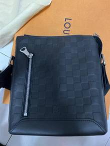 LOUIS VUITTON LV MESSENGER Crossbody bag