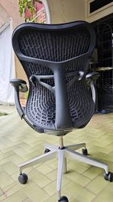 HERMAN MILLER MIRRA 2 chair
