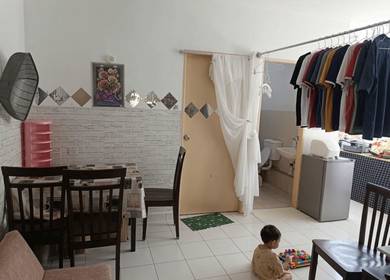 Apartment For Sale in Country Heights