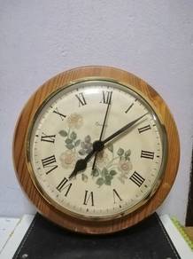 Vintage Decorative Electrical Wall Clock