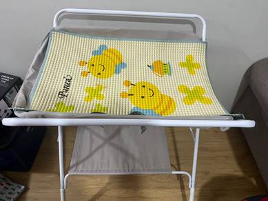 baby diaper changing