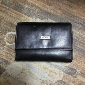 Findig leather wallet