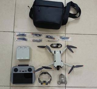 DJI Mini 4 Pro Fly More Combo with
Controller