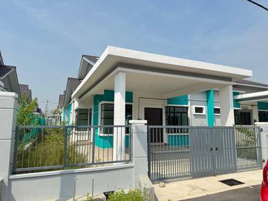 Semi-Detached House For Sale in Cheng,MLK