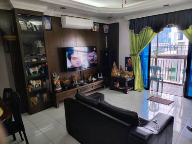 Condominium For Sale in Diamond Residences