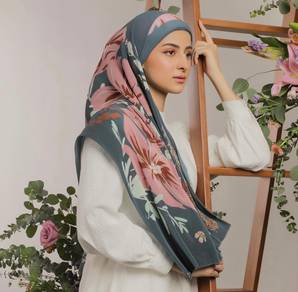 Authentic Duck Printed Pleated Scarf For Sale
