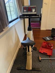 Life Fitness Exercise Bike - Fully working