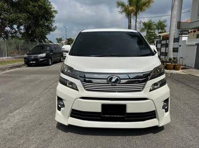 Toyota Vellfire Z GOLDEN EYES in Batu Berendam, MLK