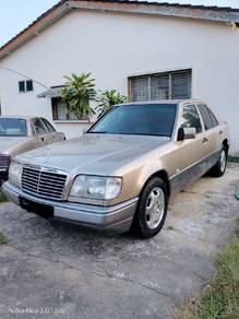 Mercedes Benz 230E  in Butterworth, PNG