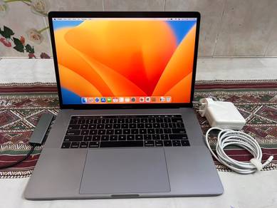 MacBook Pro 15 | i7 | 16GB | 512GB | Like New
