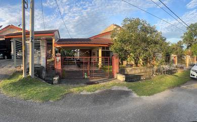 Semi-Detached House For Sale in Kuala Sungai Baru,MLK