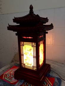 Vtg.Traditional Korean Table Lamp - 28 inches Tall