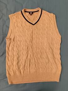 Uniqlo Washable Cable V-Neck Vest (Beige) - Size M