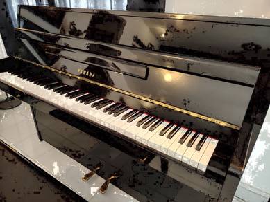 YAMAHA LU-101 Studio Piano Japan