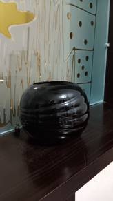 Ceramic flower vase.
