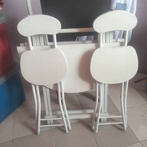 Set meja santai Kanak- kanak