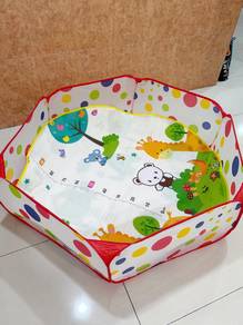 Baby playpen with mat