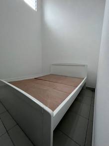 Katil Kayu untuk Dilepaskan