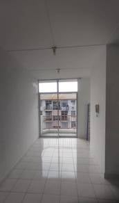 Apartment For Sale in Melinsung Summer Bay Resort Apartment