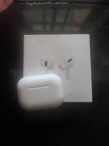 Airpods Pro (2nd Generation) with MagSafe Case