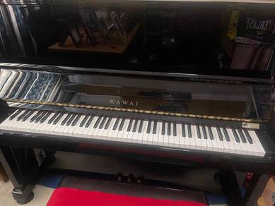 Kawai Japan Upright Piano with Bench – Good Condit