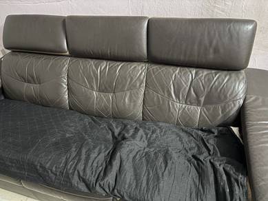 Leather Sofa ( 3 seater and 2 seater)blh nego