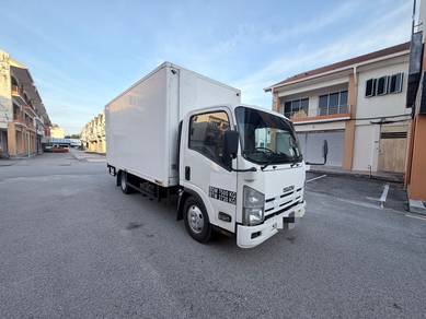 Isuzu NPR85 NPR 85 Refrigerated Green Engine Lori
