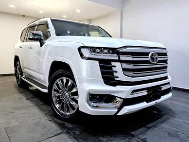 Toyota Land Cruiser ZX in Ampang Hilir, KUL