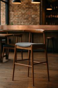 Wallace Barstool.